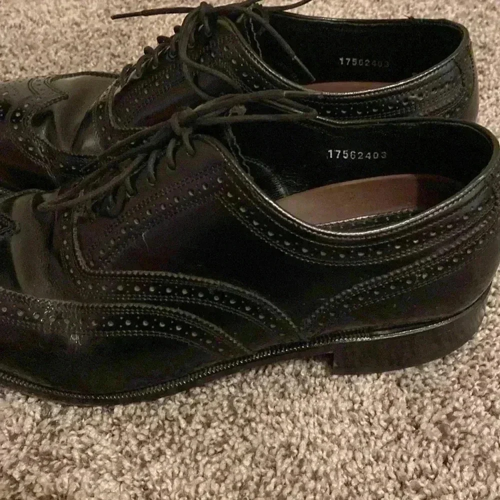 Florsheim men’s black leather Oxford style shoes size 10 - great condition
